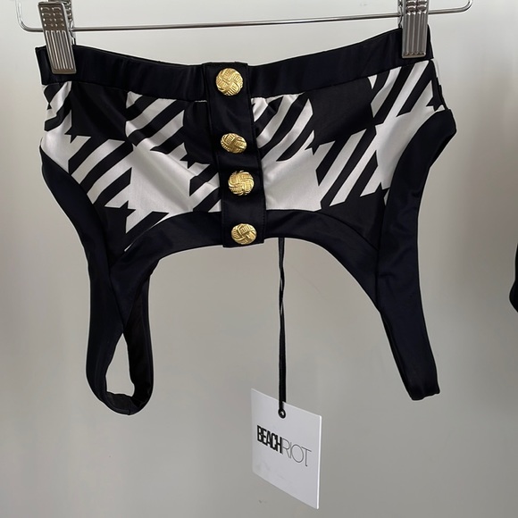 BEACH RIOT ISLE BIKINI TOP - Picture 5 of 9